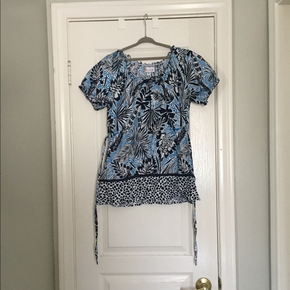Peaches blue scrub top size small with palm design